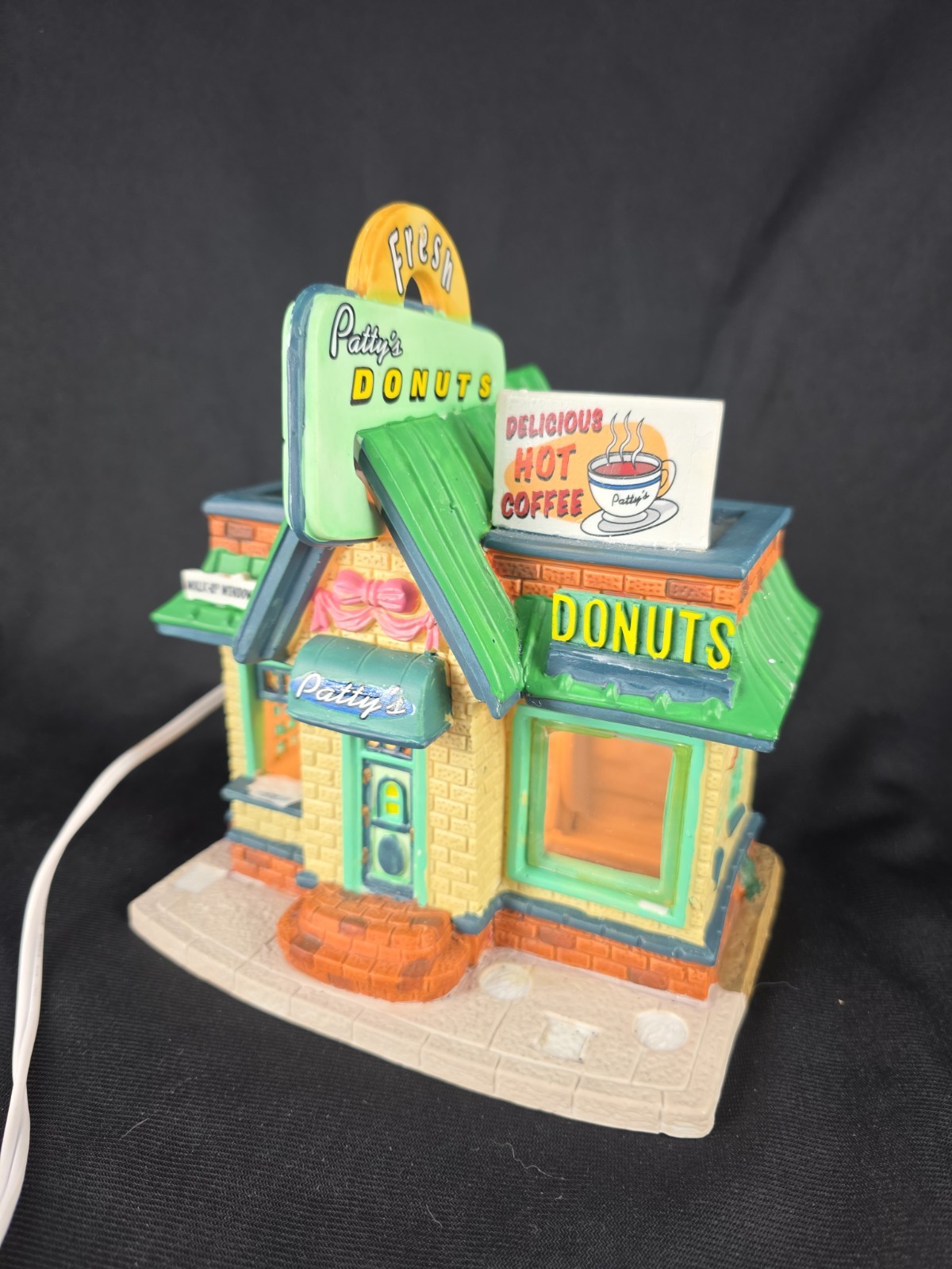 Pattys Donuts/ Lemax/Village Collection Christmas Village Light Up Teated Works