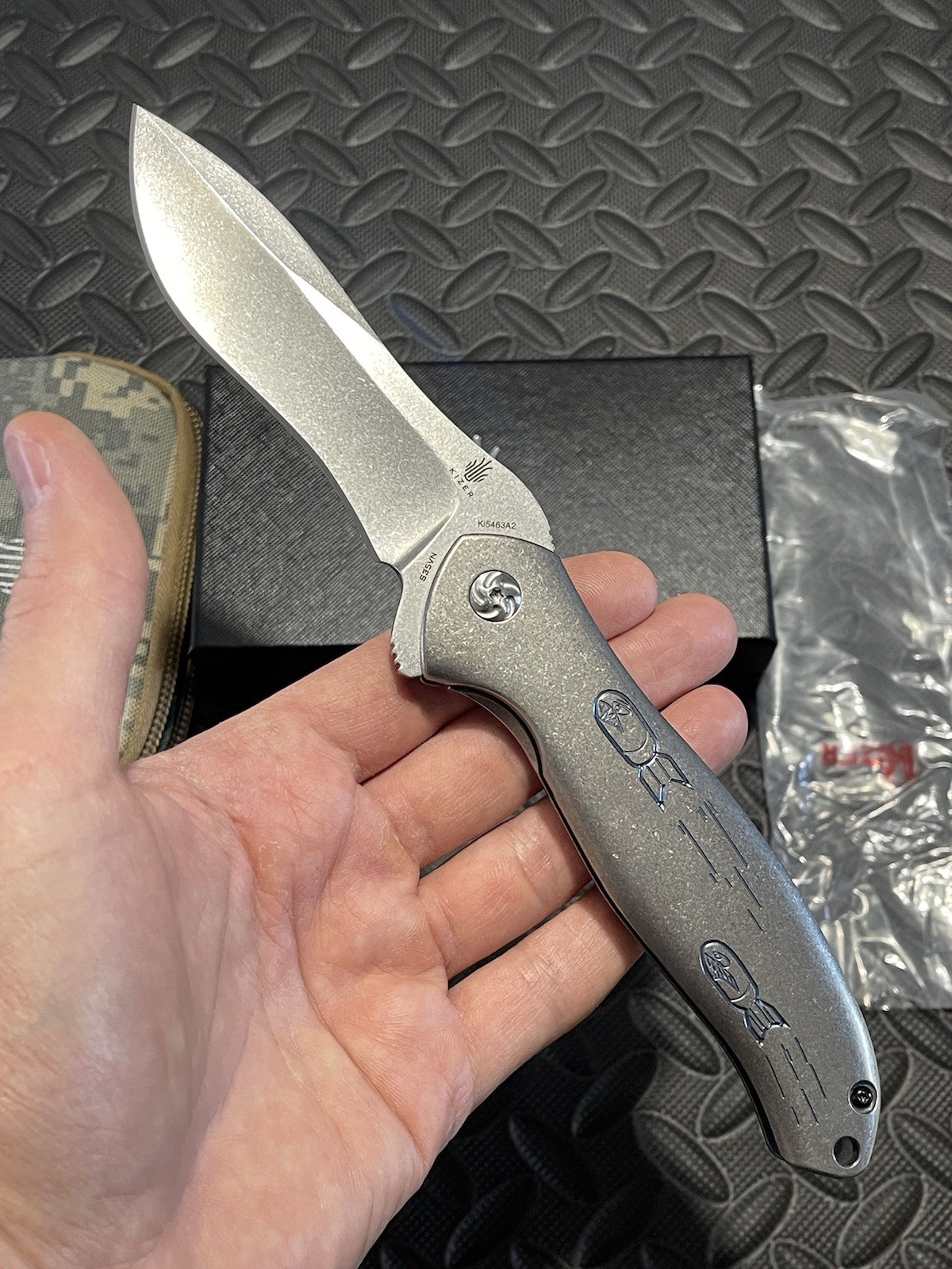 Kizer Knives - Bad Dog - Titanium Scales w/ a S35VN Blade.