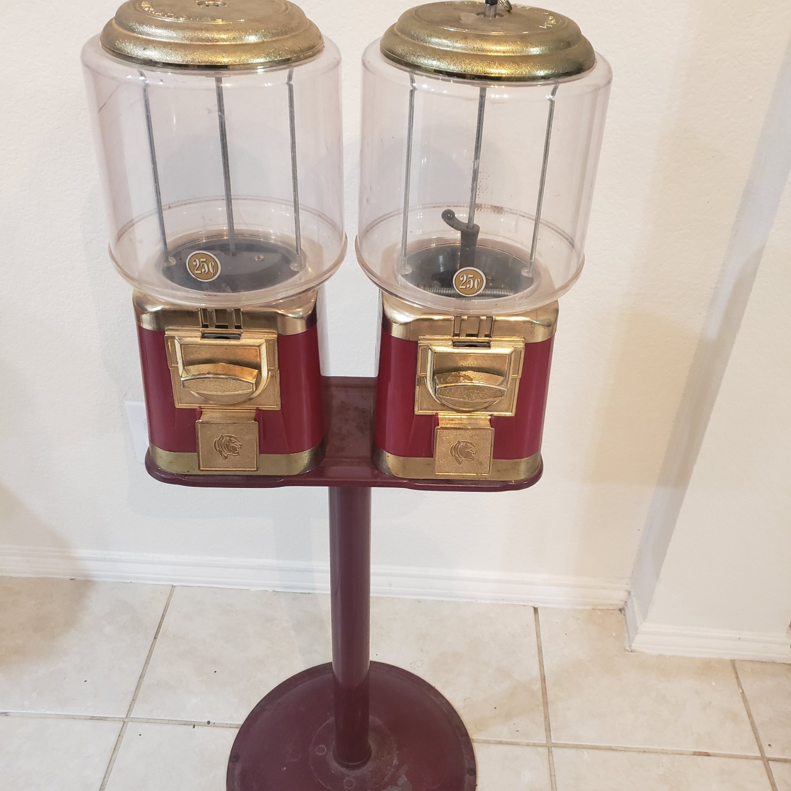 Quarter-Double Gumball Machine w/Stand T-PICO INTERNATIONAL 