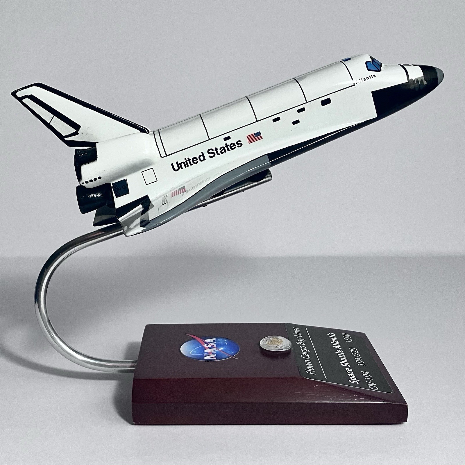 SPACE SHUTTLE ATLANTIS Model / REAL PIECE Cargo Bay Liner / SLIGHT DAMAGE