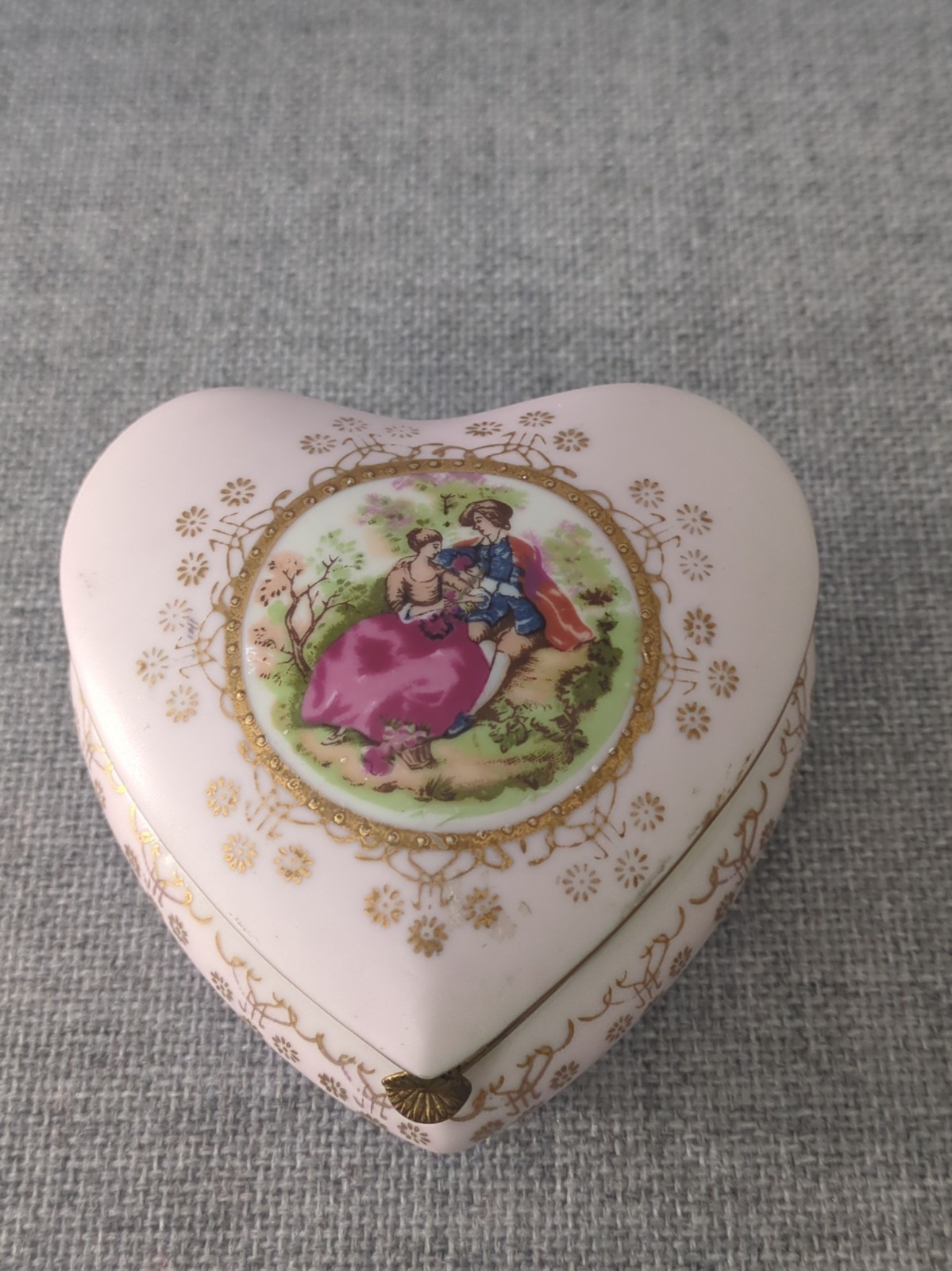 Vintage Lefton Heart Shaped Porcelain Trinket Box With Courting Couple