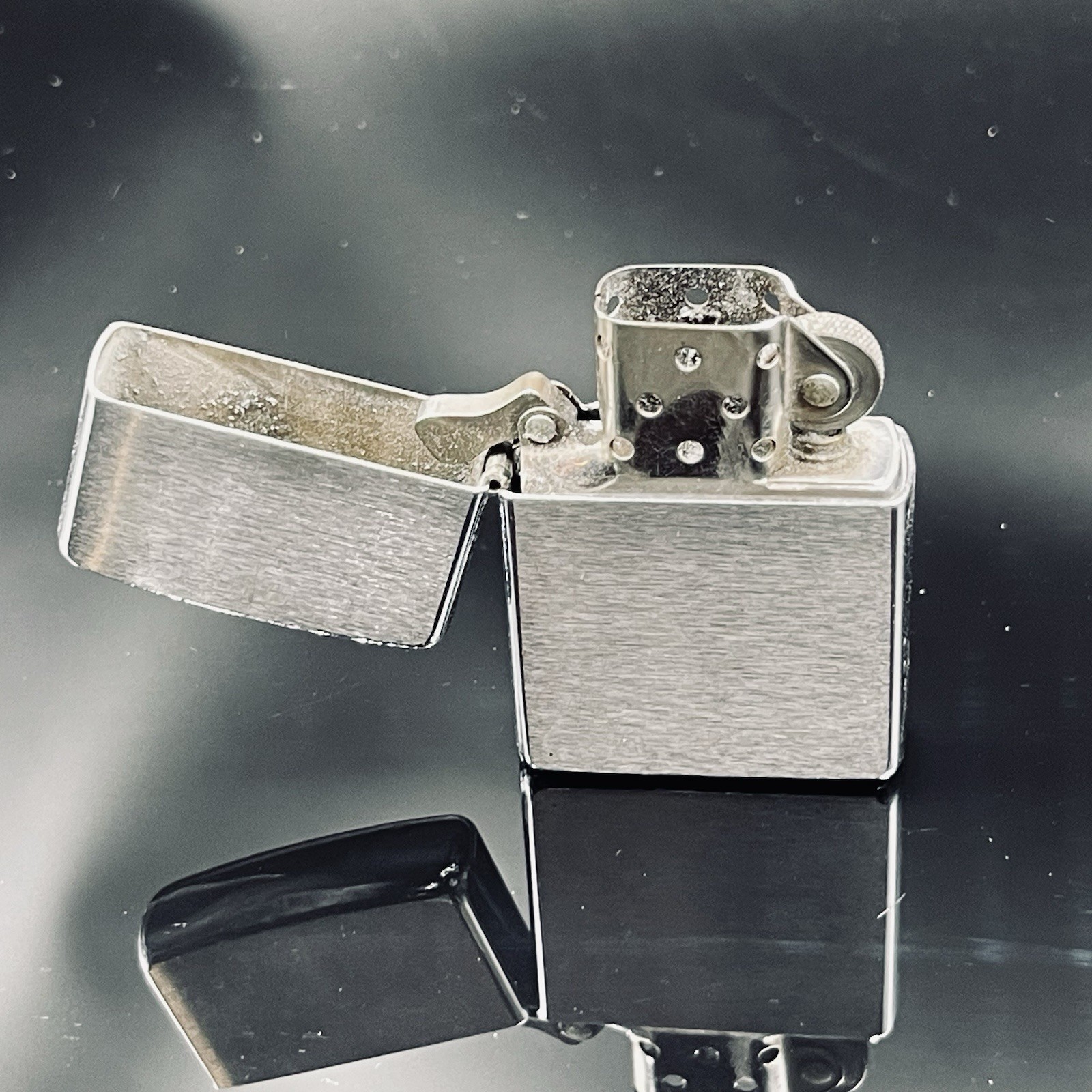 Vintage 1977 Zippo Brushed Chrome Collectible Lighter Good Flint Needs Fluid