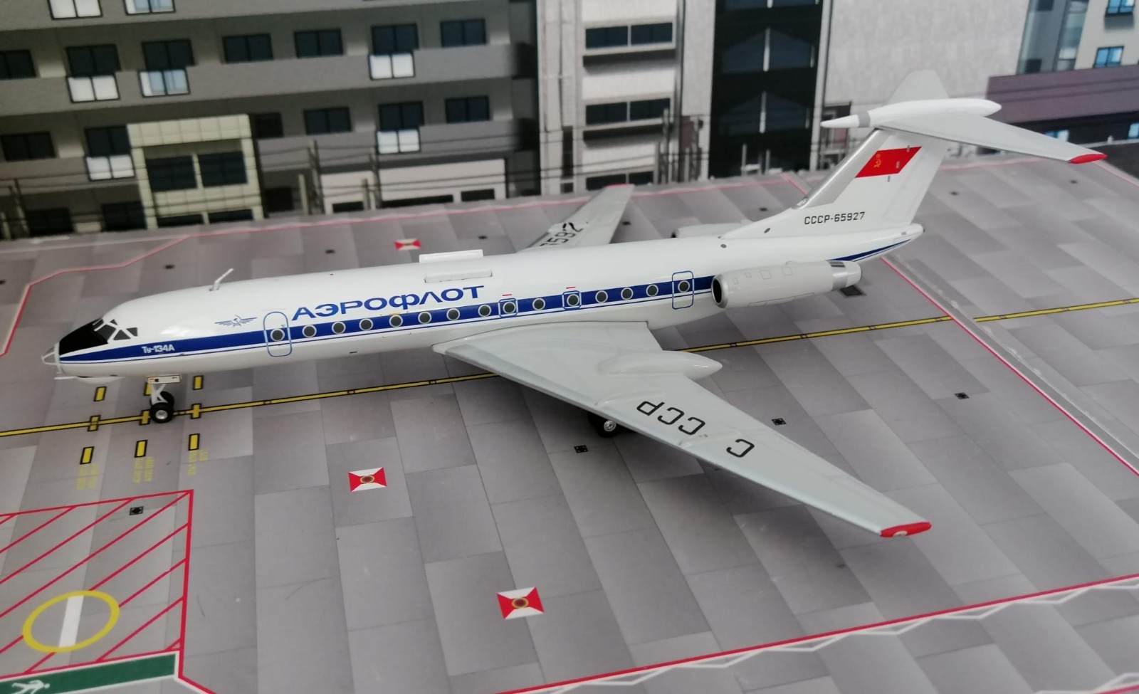 Aeroflot Tupolev Tu-134A 1/200 by Phoenix RA-65927. BRAND NEW, MINT CONDITION 