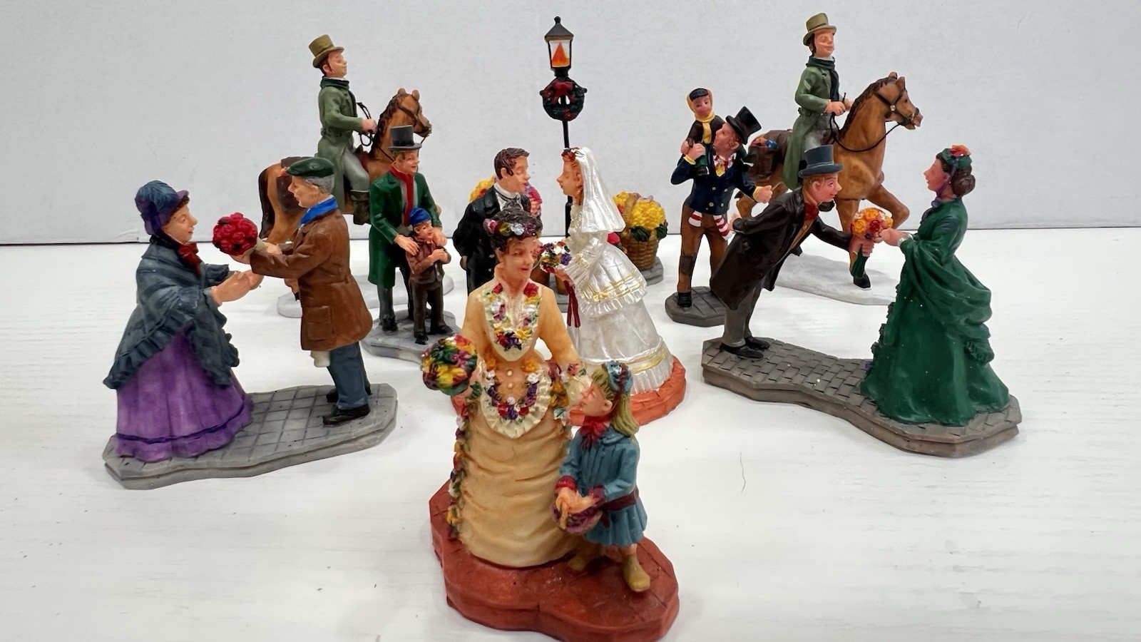 Lemax Village Collection Accessories Figurines Resin Lot Of 9 Pieces