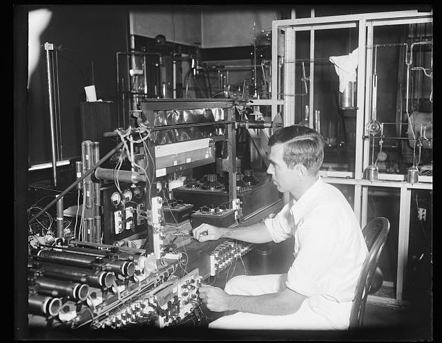 Photo:1950s Scientist at Laboratory Equipment Experimental Physics Lab