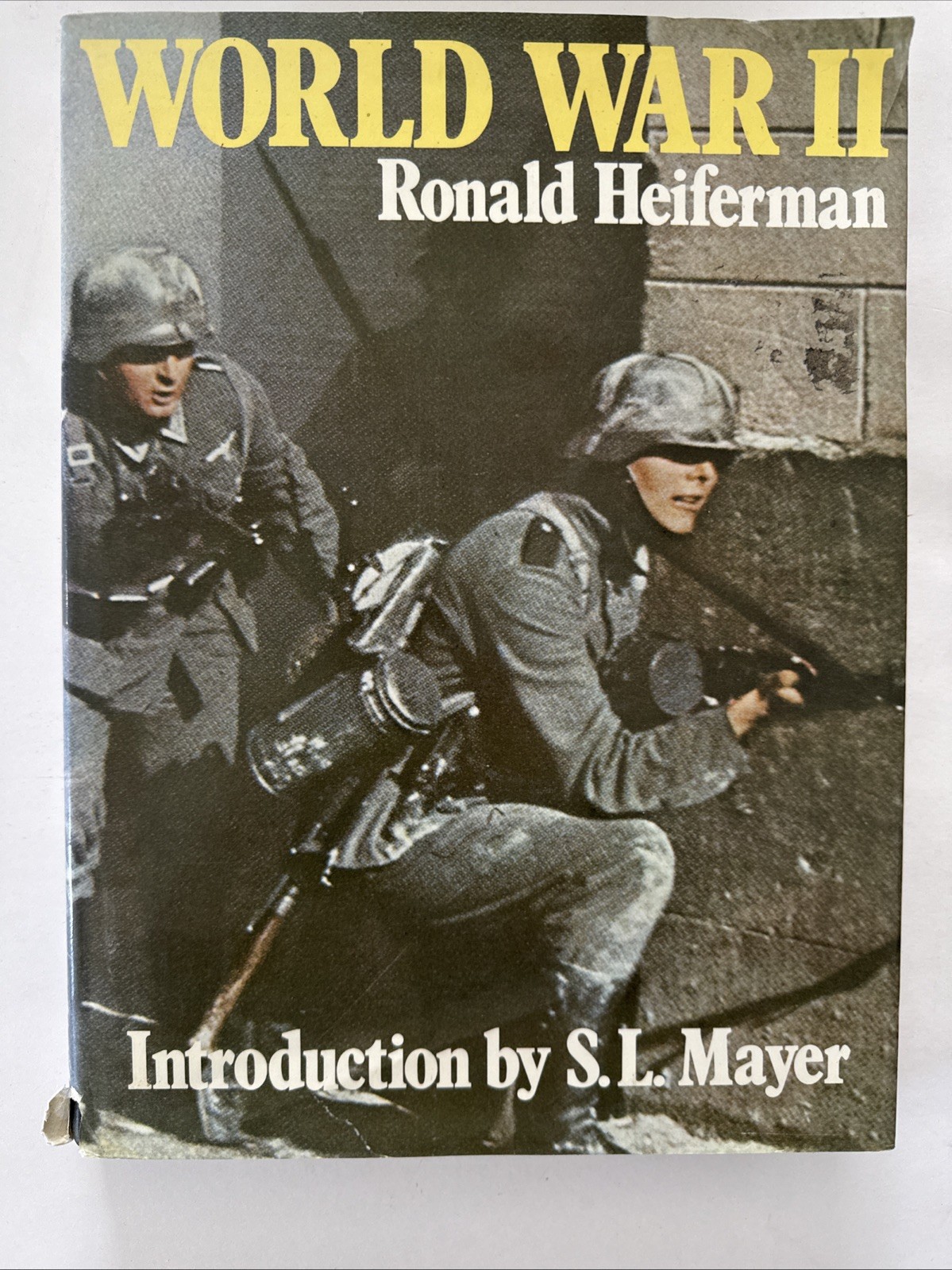 Vintage 1972 Large WW2 Book By Ronald Heiferman Photos And Literature History