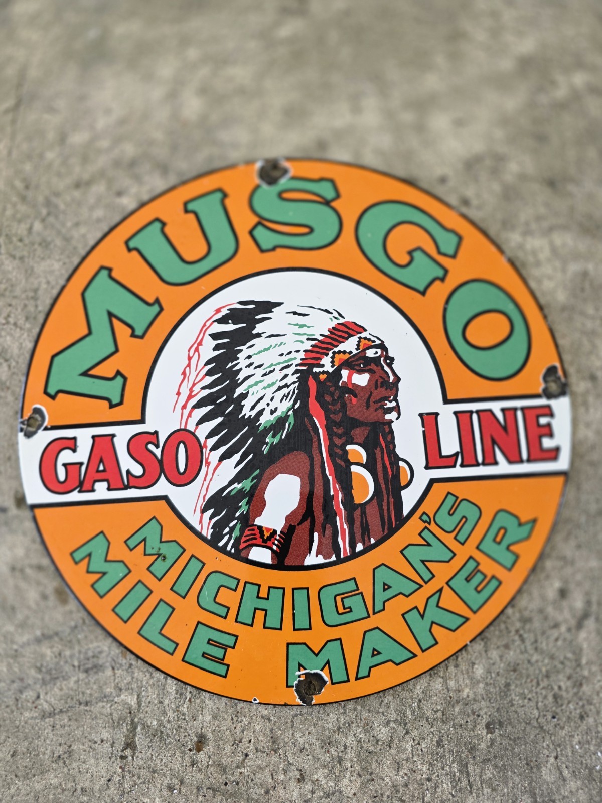 VINTAGE MICHIGAN MILE MAKER MUSGO GASOLINE 12 INCH PORCELAIN SIGN