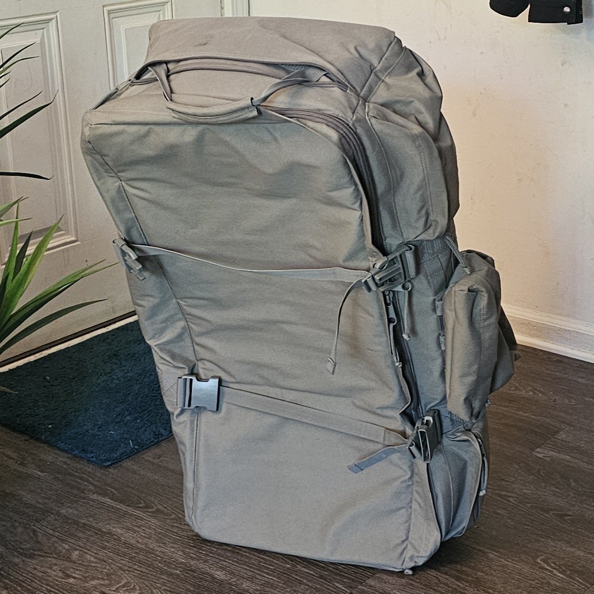 SOC Sandpiper of California Rolling Load Out Duffel Bag Gray Wheeled  READ