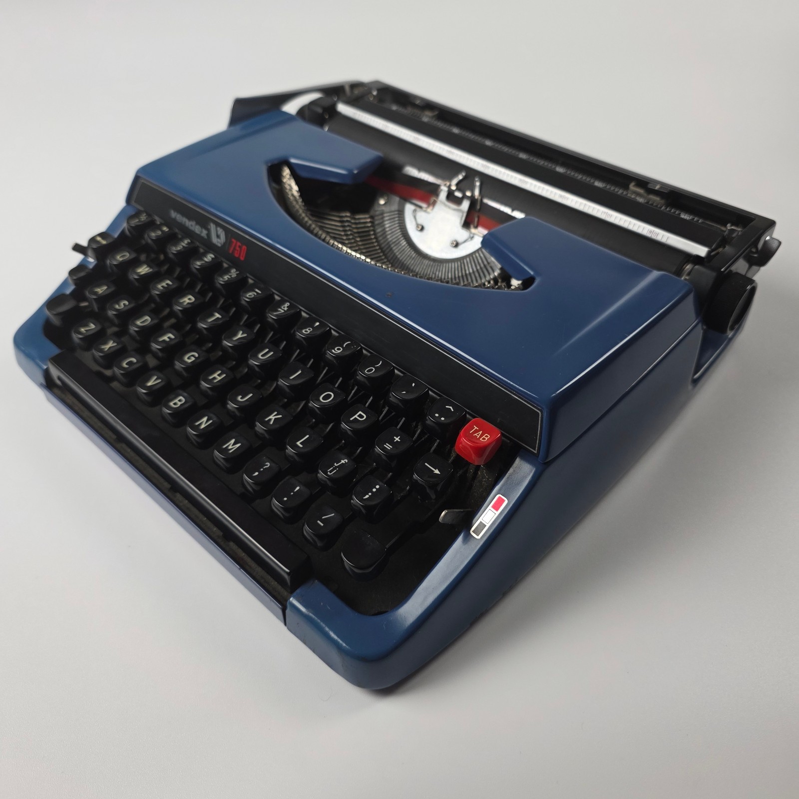 1973 Vendex 750 Typewriter Rare Cubic Techno Typeface + Original Case
