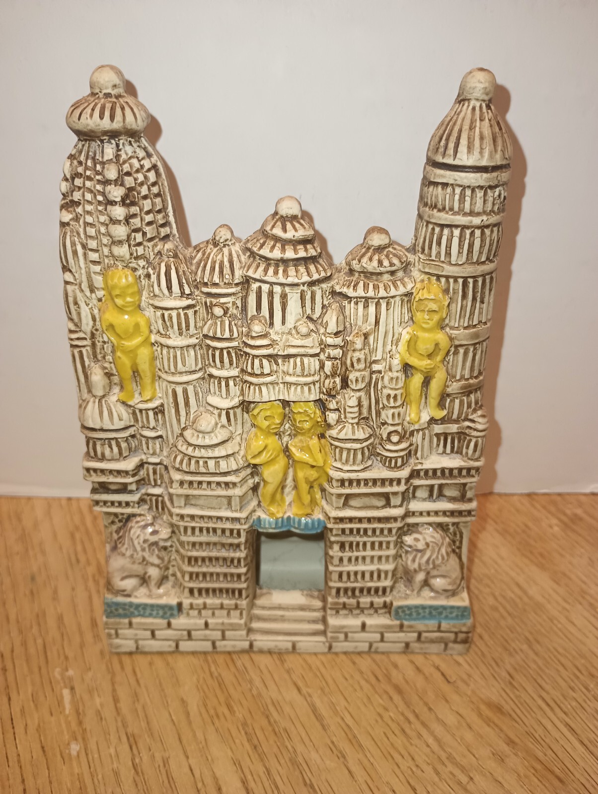 RARE KHAJURAHO TEMPLE INDIA SOUVENIR BUILDING 1967 Hanaki tm a48 Japan By Zenith