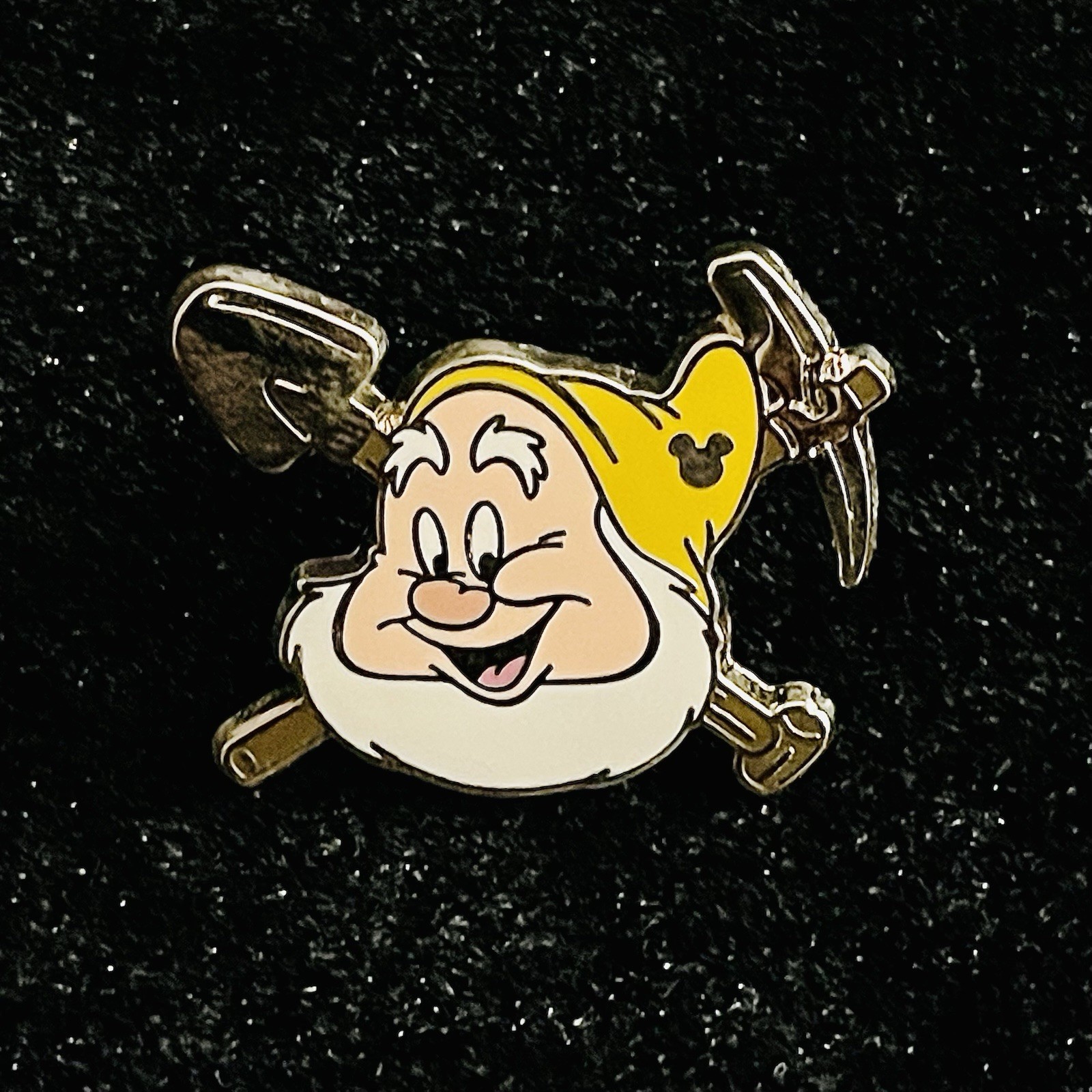 REAL Snow White Happy Seven Dwarfs Axe WDW 2014 Hidden Mickey Disney Pin 99888