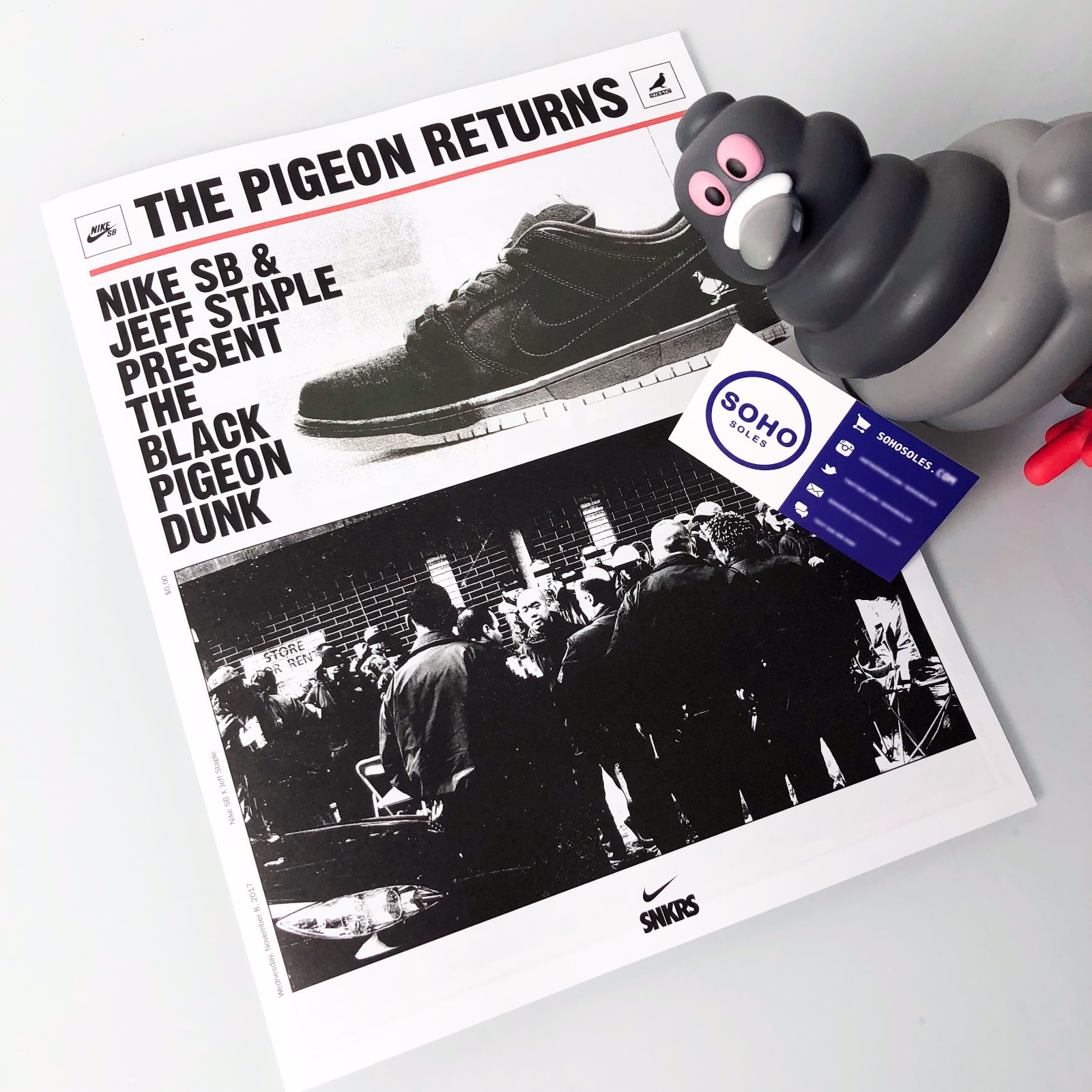 STAPLE X NIKE SB BLACK PIGEON DUNK NEWSPAPER SNKRS LASER MAGAZINE