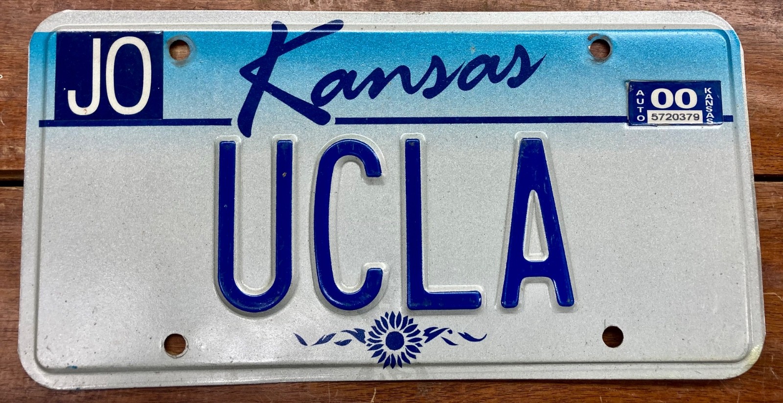 NICE, 2000 KANSAS, VERY UNIQUE UCLA VANITY LICENSE PLATE ON A SIMPLE KANSAS BASE