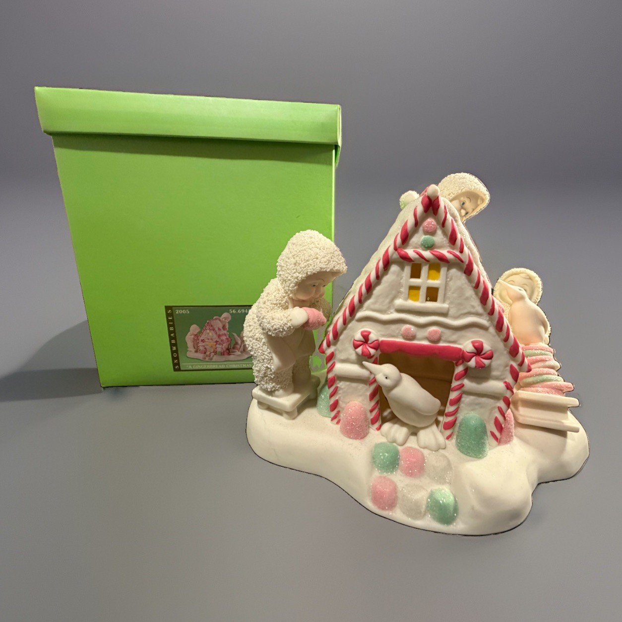VTG Retired Dept 56 Snowbabies 2005 A GINGERBREAD CHRISTMAS Lighted Works BOX