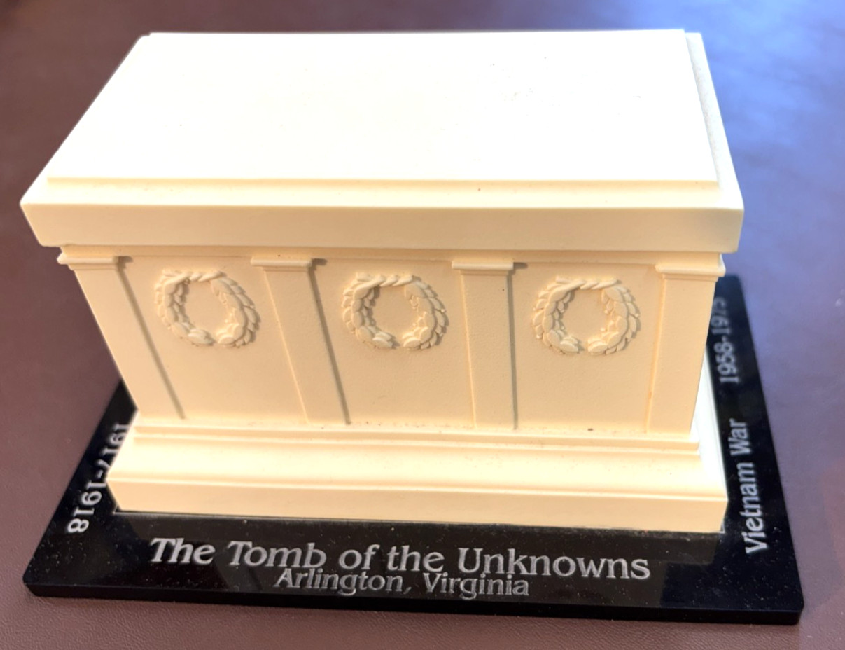 VINTAGE TOMB OF THE UNKNOWN SOLDIER ARLINGTON NATL. CEMETERY VIRGINIA SOUVENIR