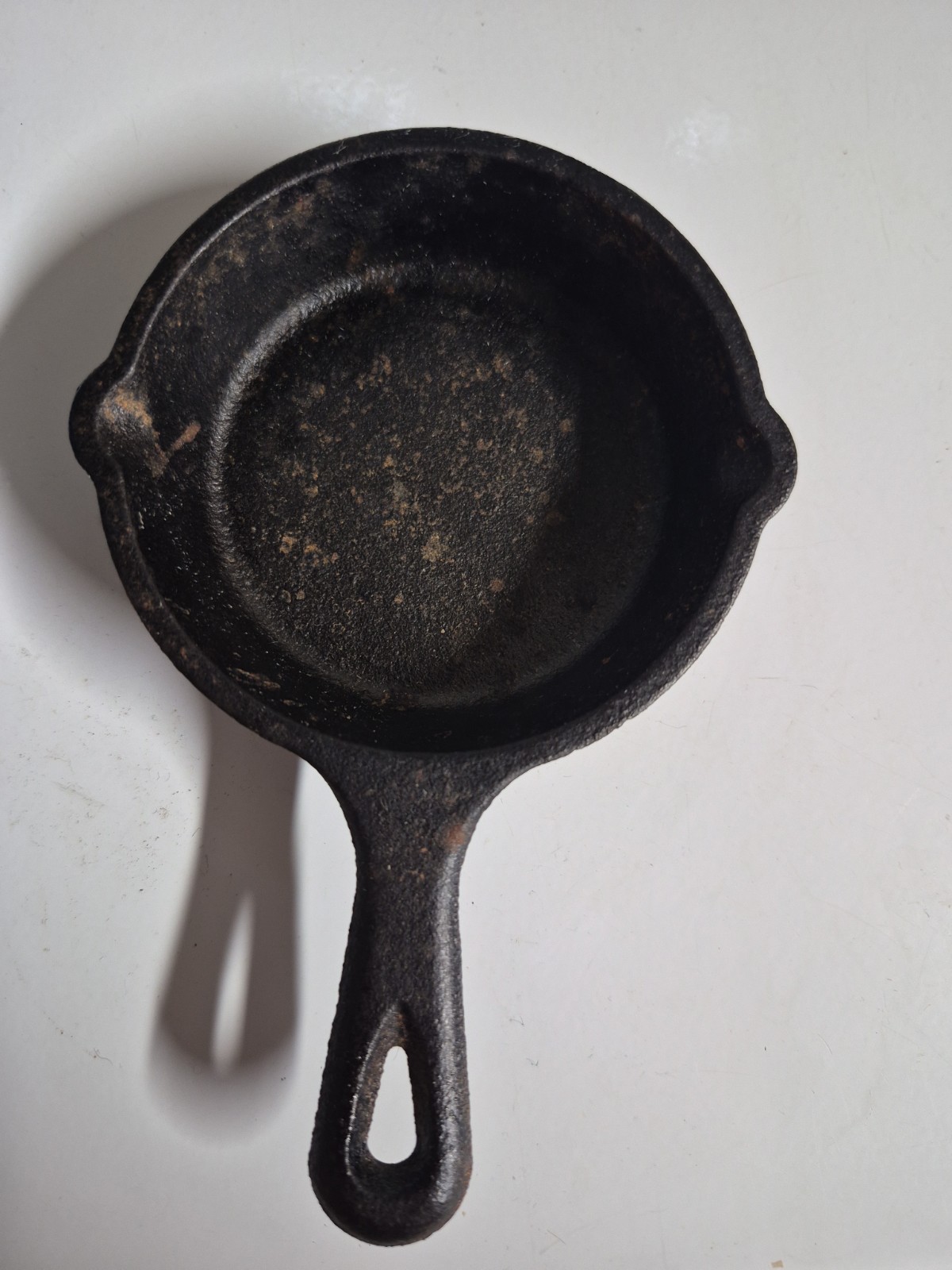 Small Mini Lodge #2 Cast Iron Skillet Fry Pan Double Pouring Spout Made in USA 