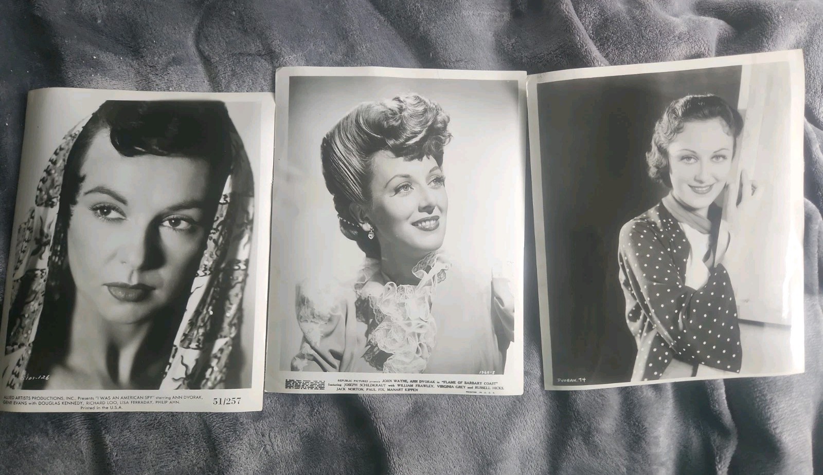 3x Vintage Photos 1945 John Wayne Ann Dvorak in Flame Of The Barbary Coast