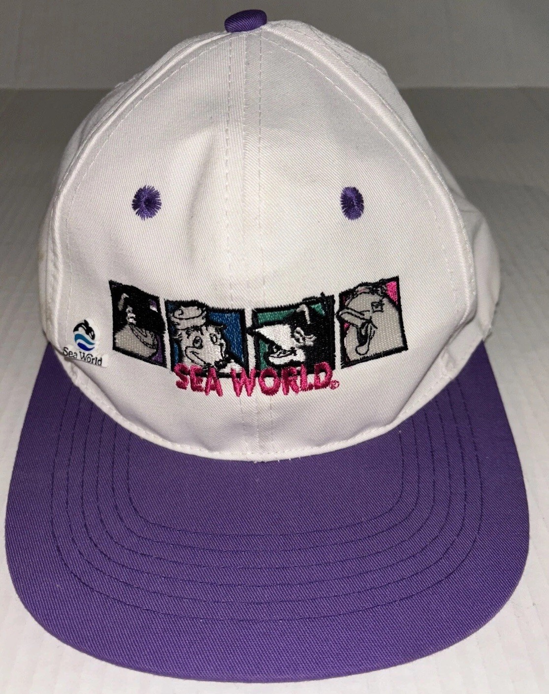 VTG RARE Sea World Hat w Pin Shamu Friends Souvenir Amusement Park Purple White