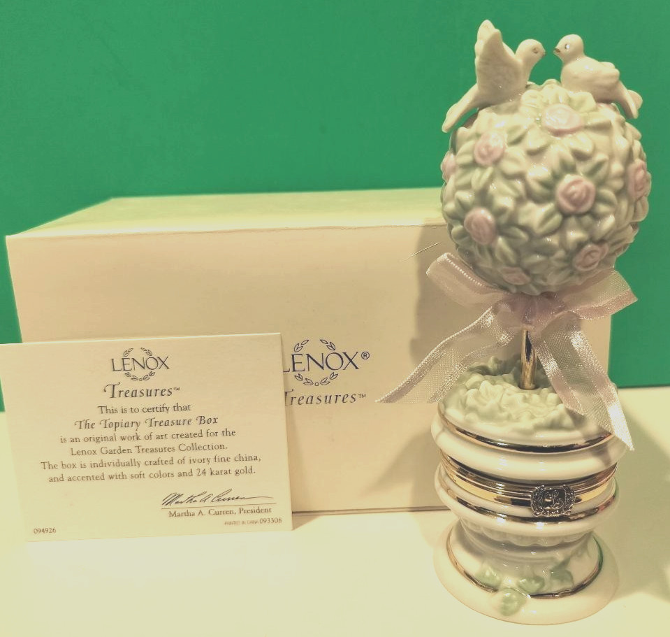 LENOX The TOPIARY TREASURE BOX with -- Gold Dove Charm -- -- NEW in BOX with COA