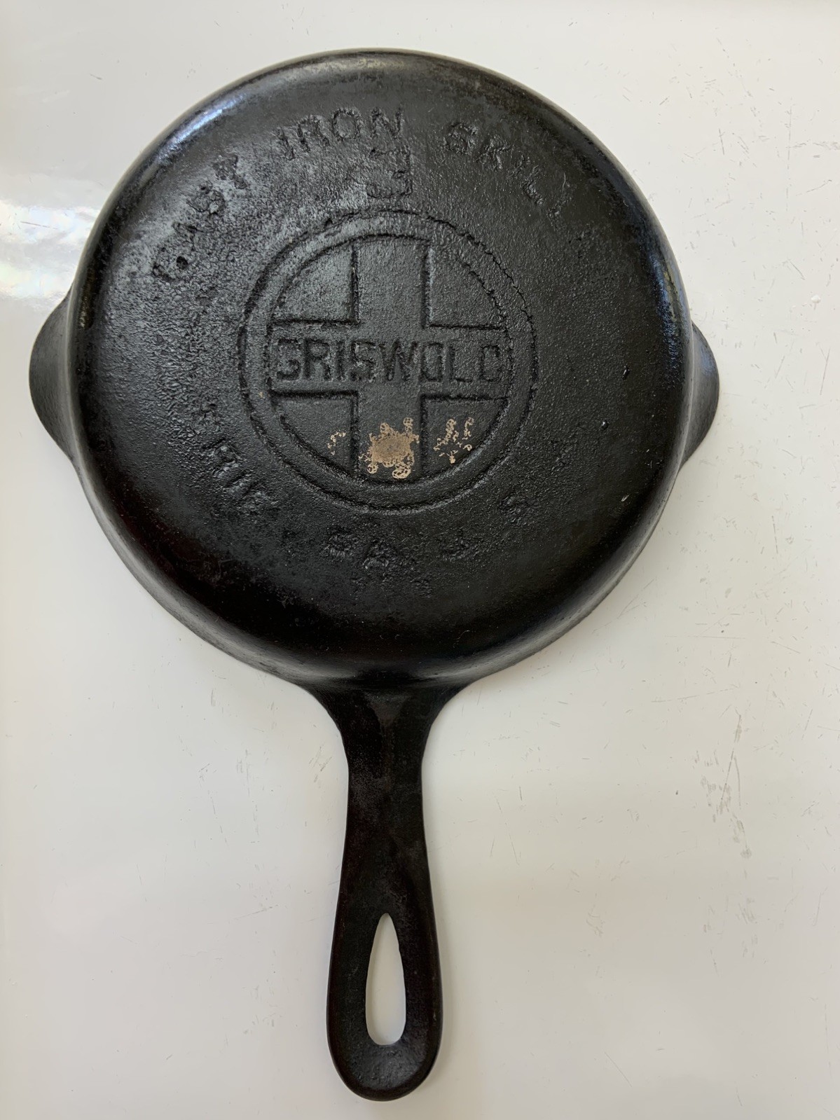 Griswold #3 Large Logo Cast Iron Pan Sits Flat No Wobble No Pitting Inside Pan 