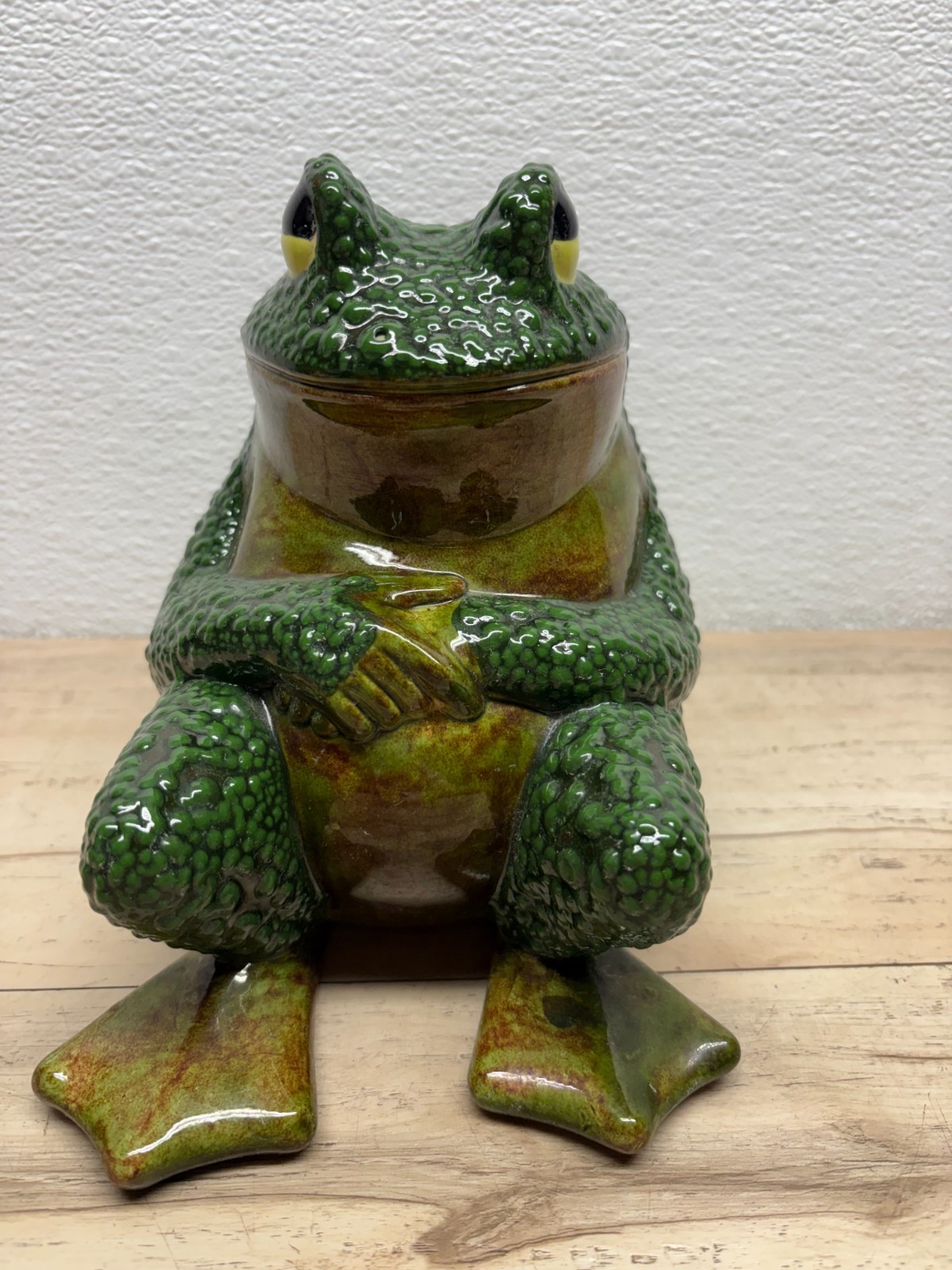 Vtg Glazed Ceramic Sitting Frog Figurine 7\