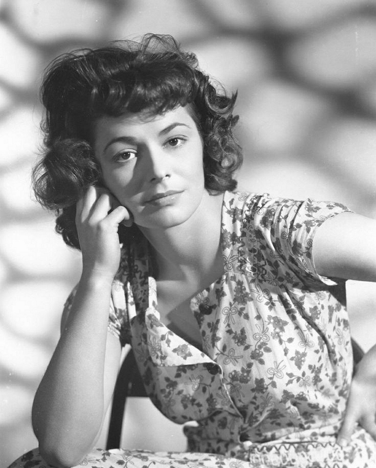 Legendary RUTH ROMAN Portrait Photo   (229-Z)