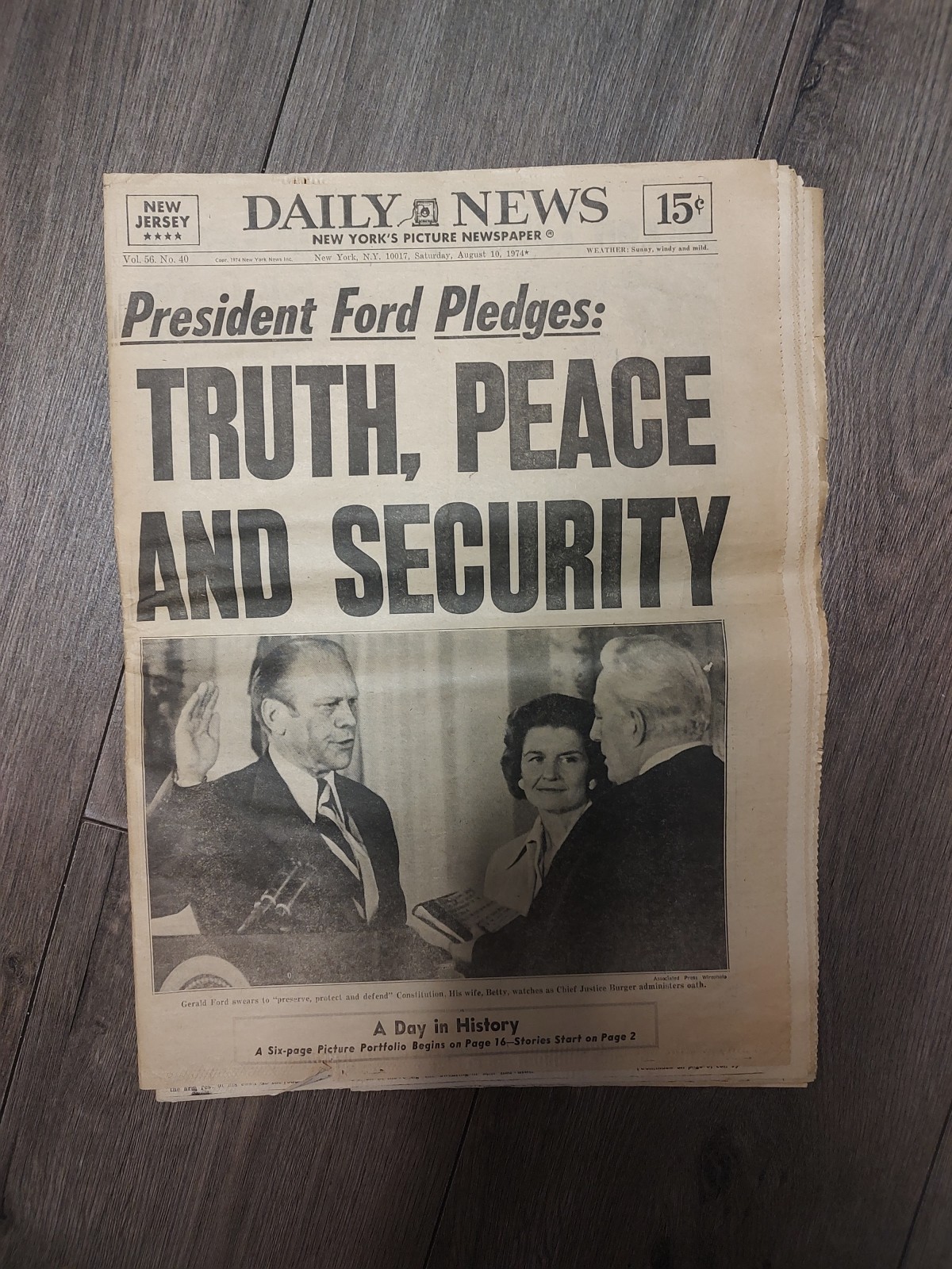 Newspaper *PRESIDENT FORD PLEDGES* --Aug 10 1974-- New York Dailey--Original 