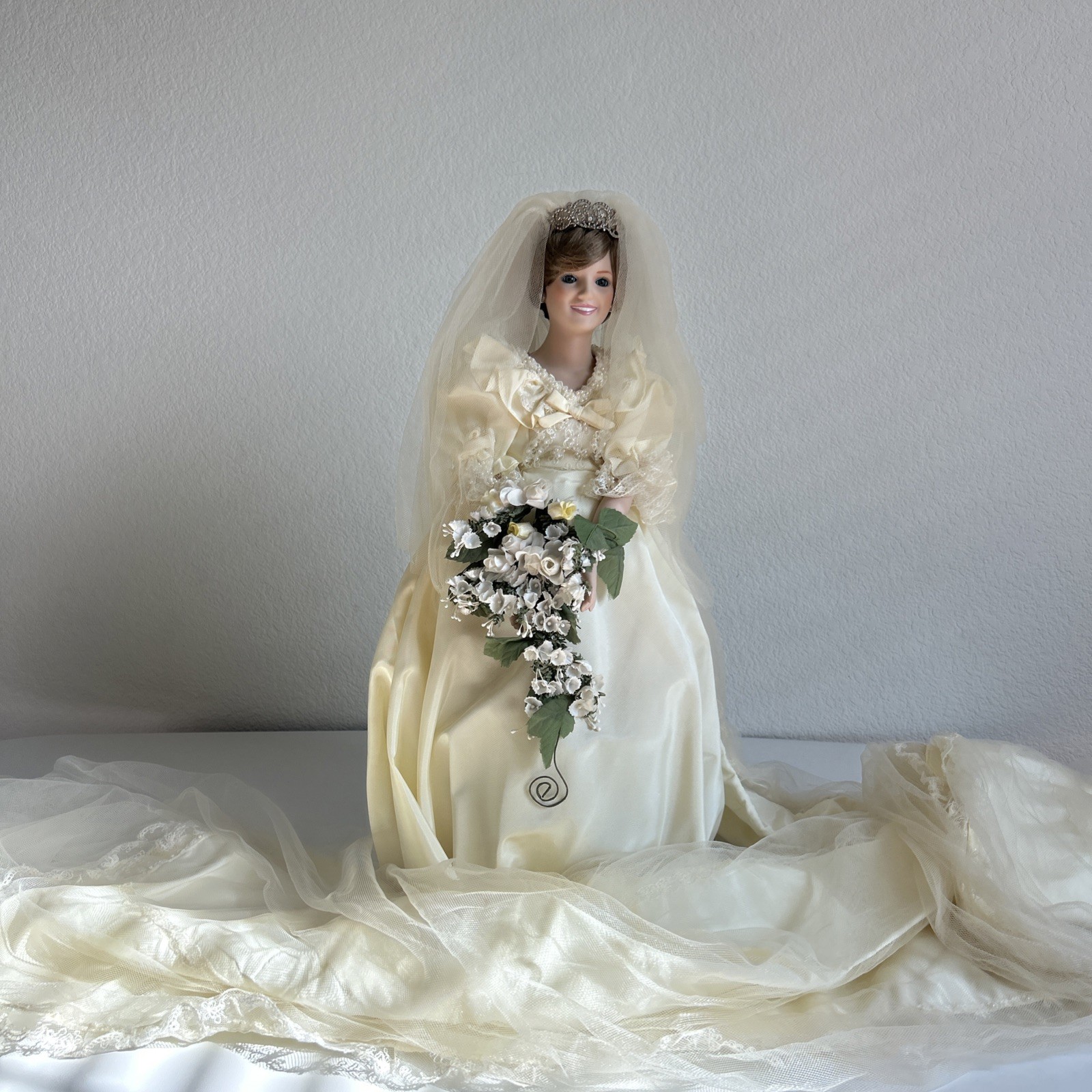 Rare Vintage 1985 Danbury Mint , wedding gown, crown & veil, bouquet.  Orig box