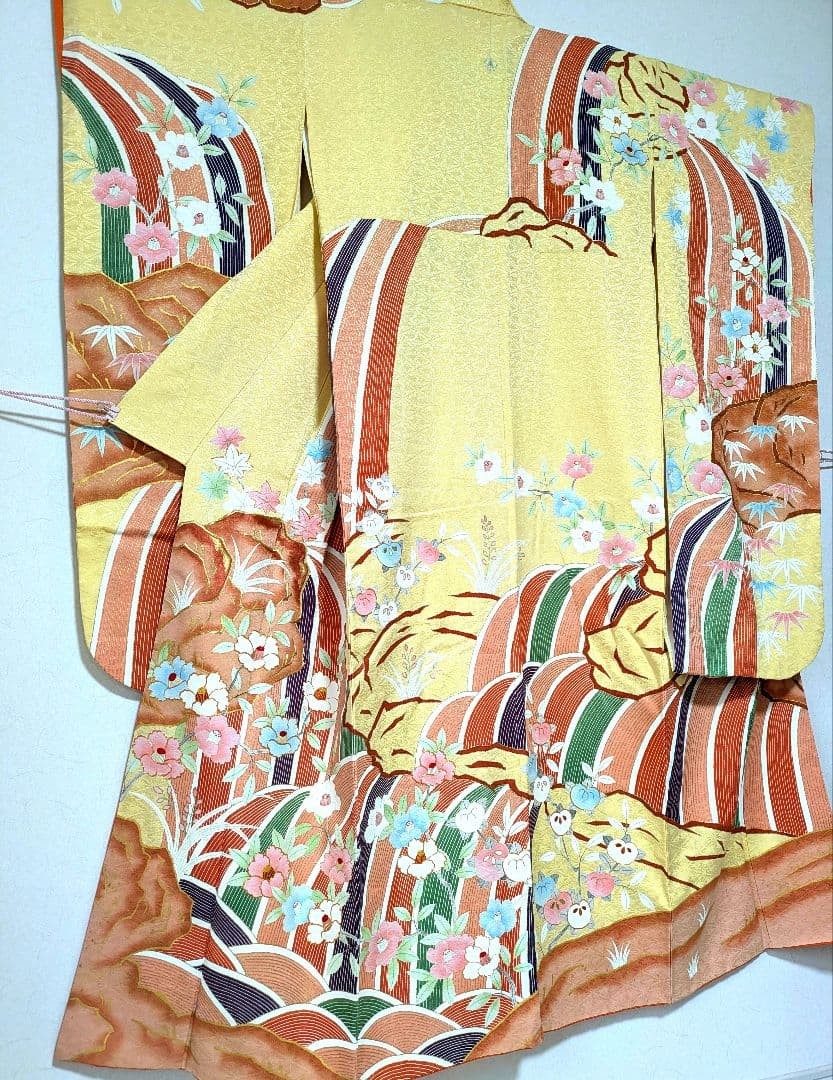 Japanese Kimono Pure Silk Yellow Furisode Sagara Embroidery Camellia Gold