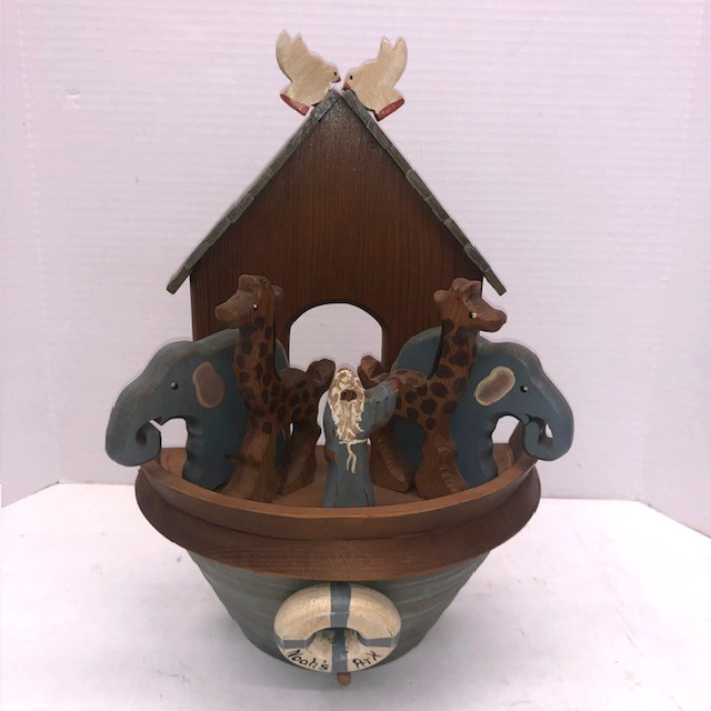 Vintage Noah’s Ark & Animals Figurines Wall Plaque Wooden Hand Carved Large