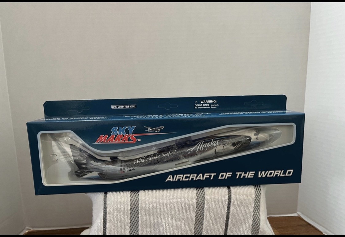 New Sky Marks Alaska Airlines Alaskan Seafood Salmon Boeing 737-400 Scale 1:130