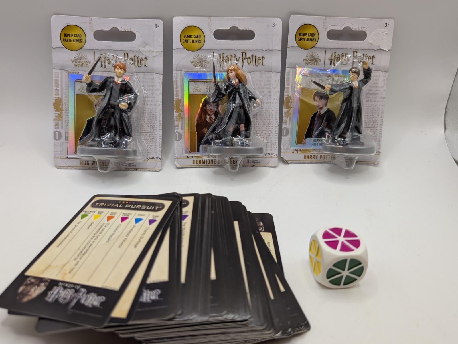 Harry Potter Lot Trivial Pursuit + Harry Ron Hermione Mini Figures Sealed