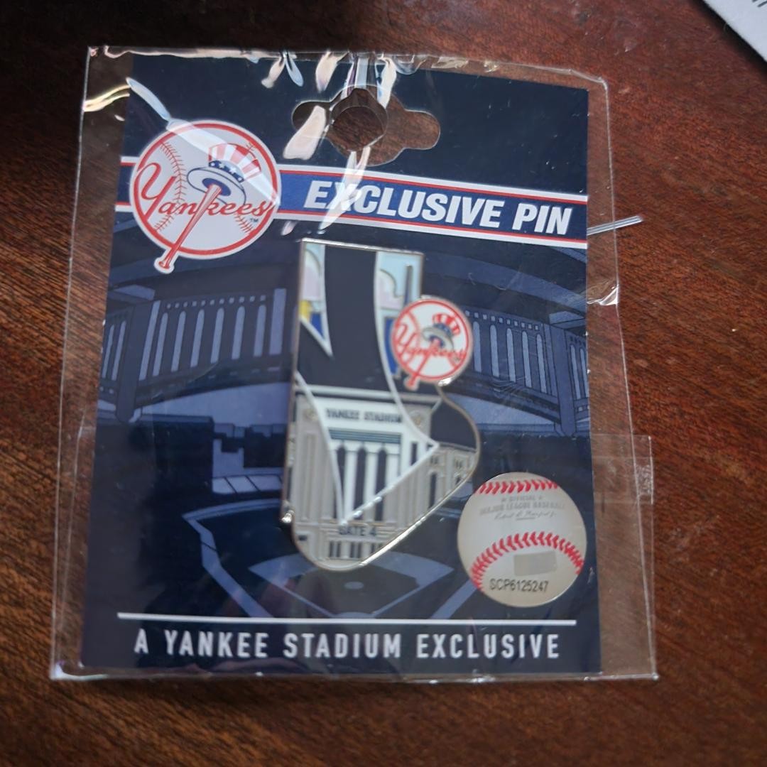 NY YANKEES PIN SEPTEMBER 2026 MLB BASEBALL STADIUM PIN OF THE MONTH NEW