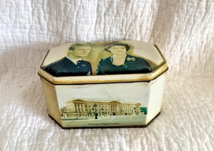 Vintage (1953) John S. Derbyshire Queen Elizabeth Coronation Biscuit Tin