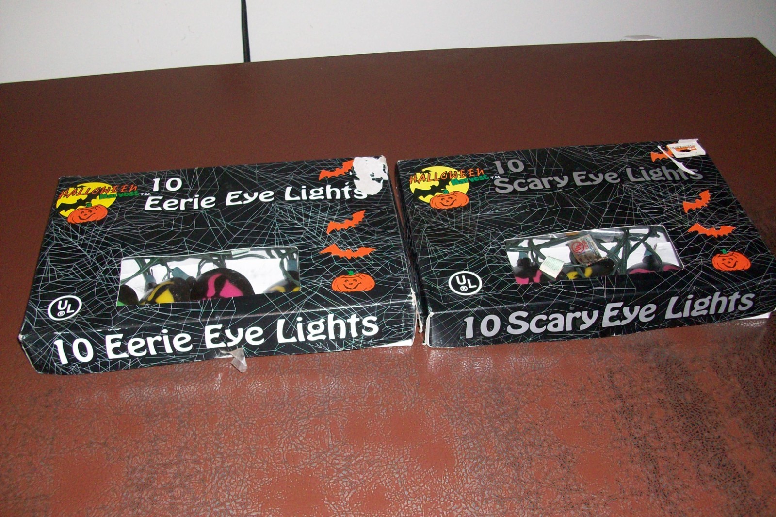 2 BOXES OF VINTAGE SCARY EYE LIGHTS 20 TOTAL LIGHTS/EYES HALLOWEEN HARVEST