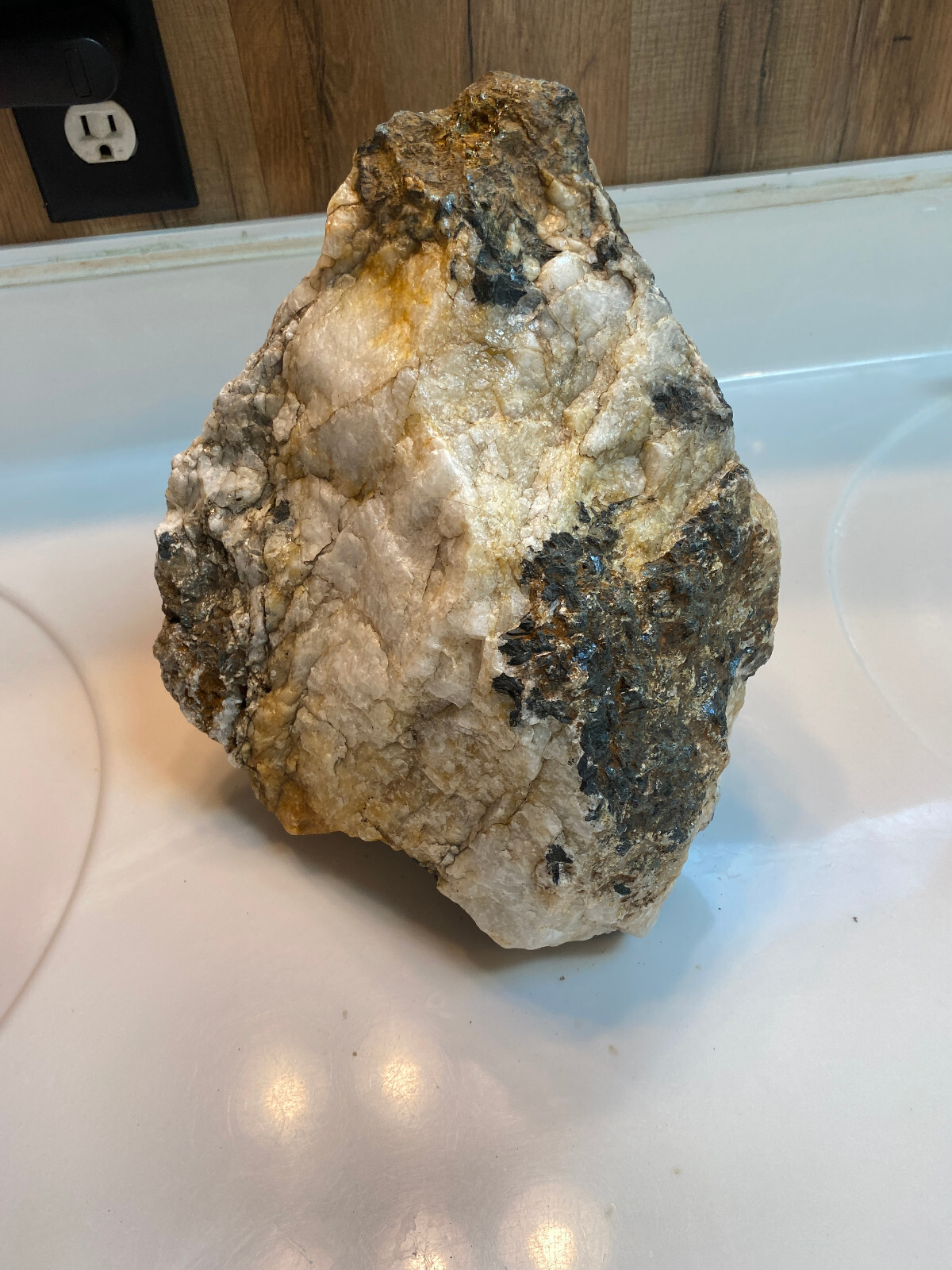 Large Beautiful Display Piece of Quartz 11