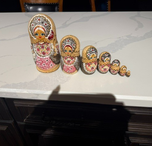 Beautiful Blond Russian Matryoshka Nesting Dolls 7 Pc