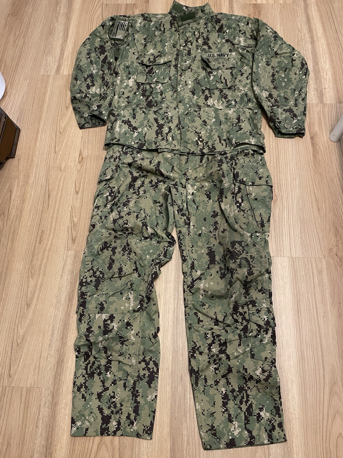 US Navy USN NWU Type III AOR2 Digital Camo Uniform Set X-Large blouse And Trouse