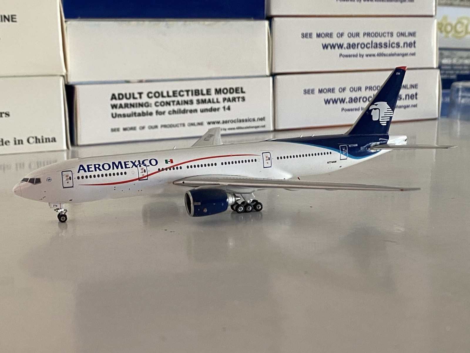 Phoenix Models Aeromexico Boeing 777-200 1:400 N774AM PH411354