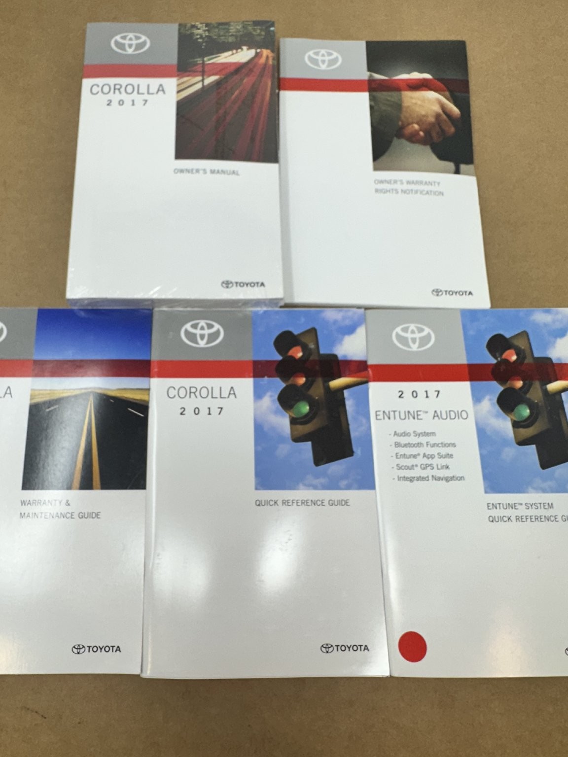 2017 Toyota Corolla Owner\'s Manual Set