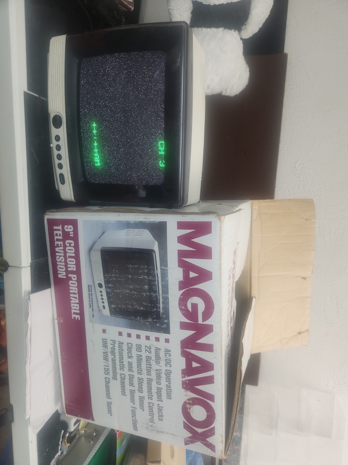 9inch Magnavox Color Portable TV No Remote 