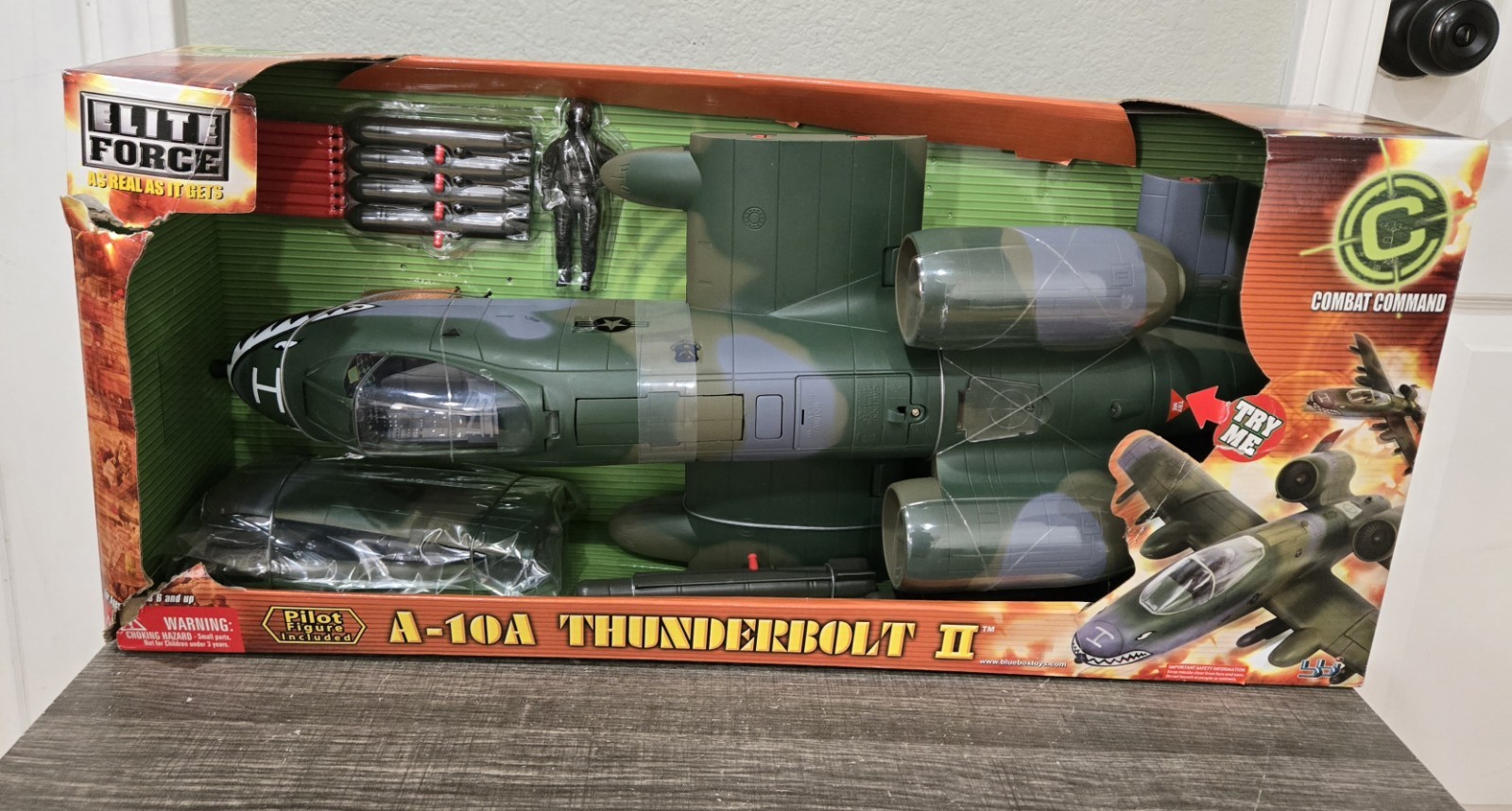 New (Box Has Wear) Elite Force A-10A Thunderbolt II Blue Box Toys