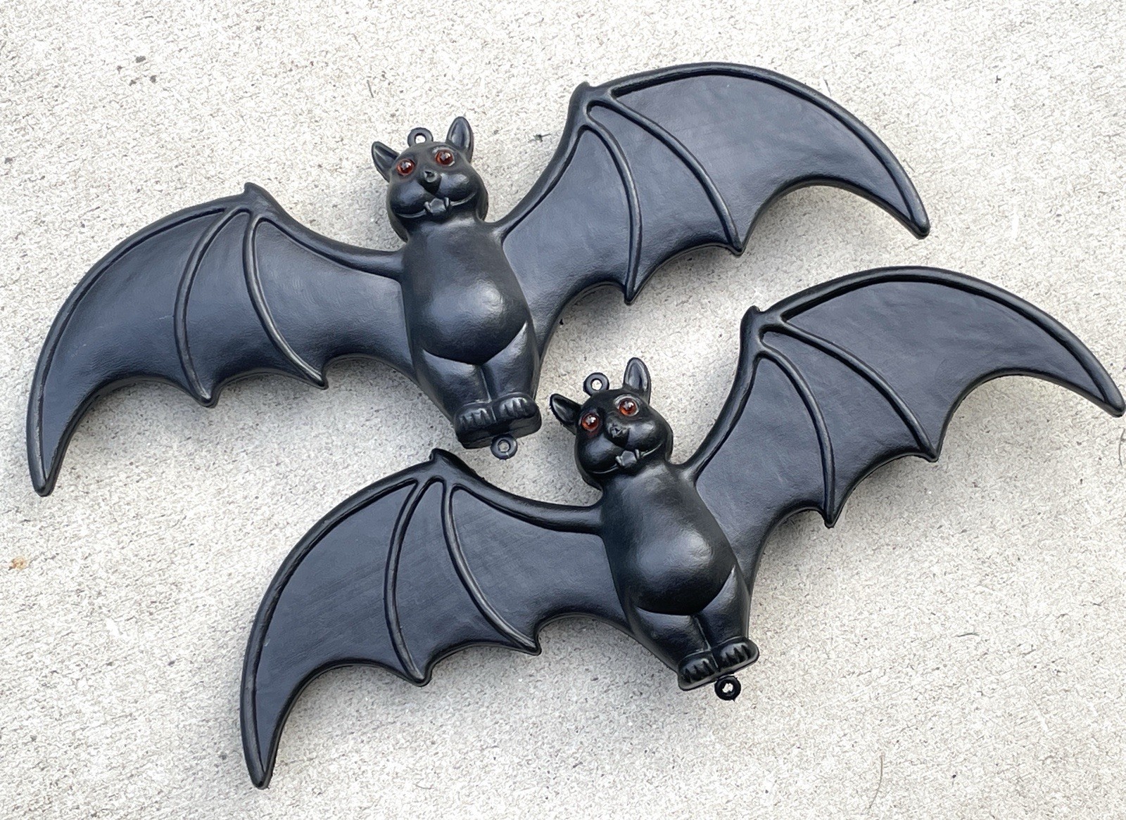 2 Don Featherstone Bat Orange Eyes 22\