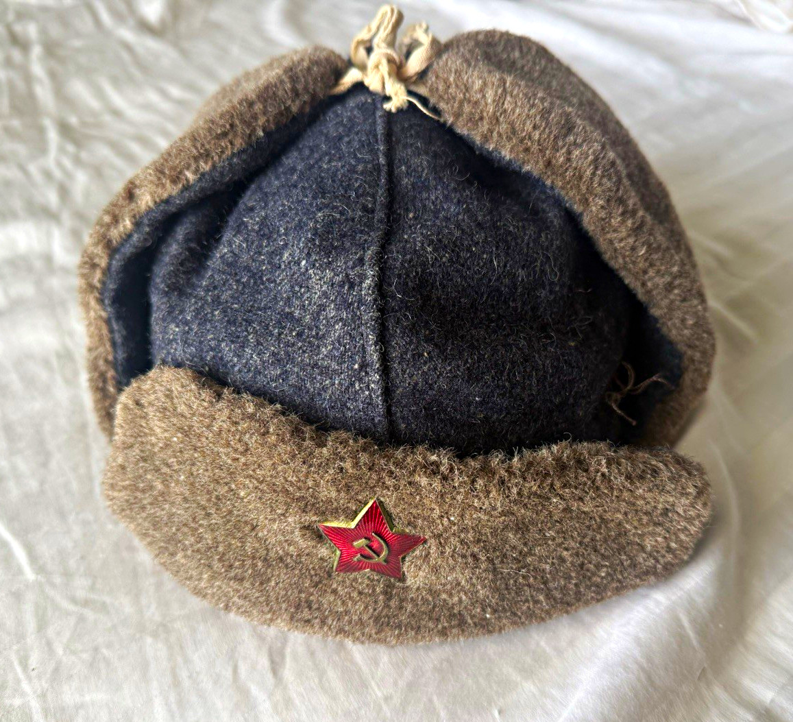 WW2 Soviet/Russian Military Ushanka Winter Hat w/ Red Star Hammer & Sickle Badge