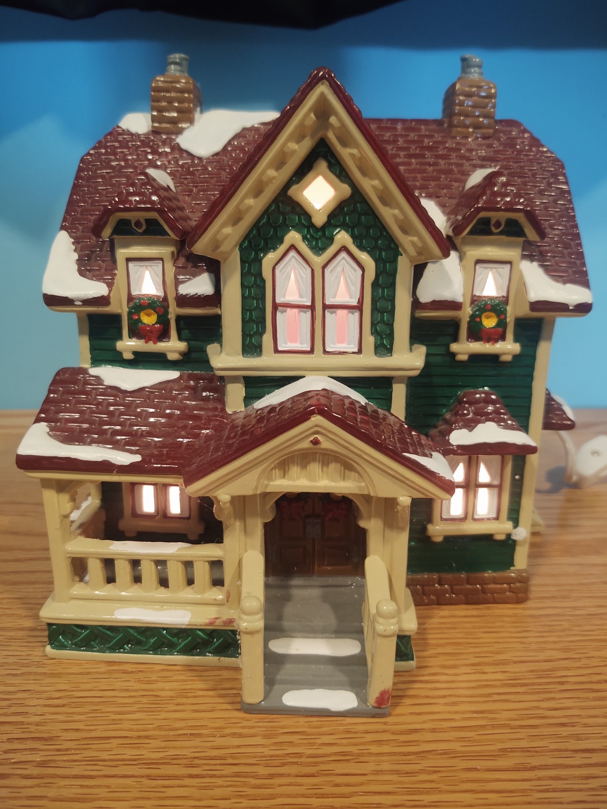 Department 56 Original Snow Village Hartford House 54267 with Box and Light 1992