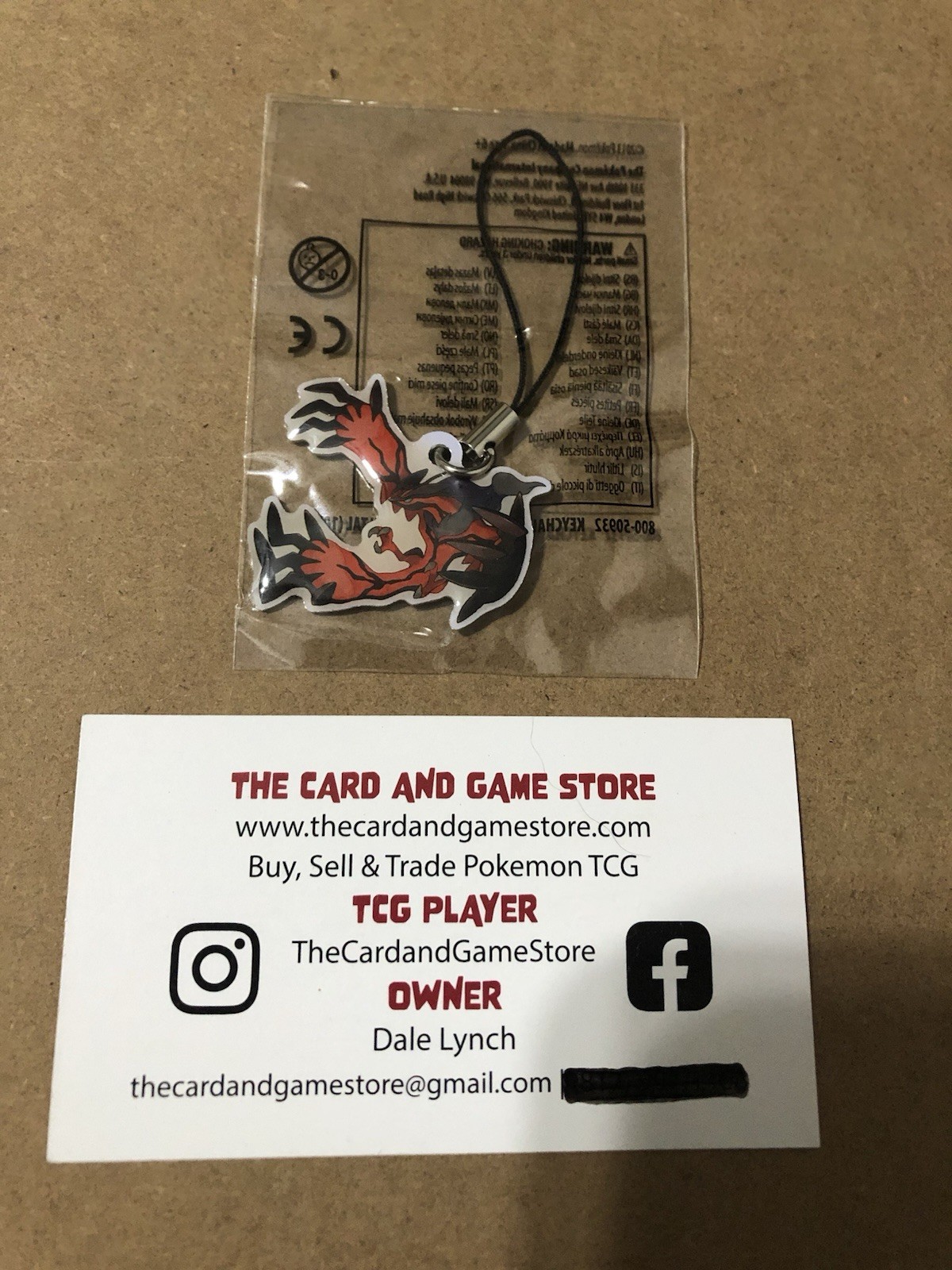 2013 Pokémon Pokemon Keychain Charm League Promo Yveltal Game Switch TCG Card