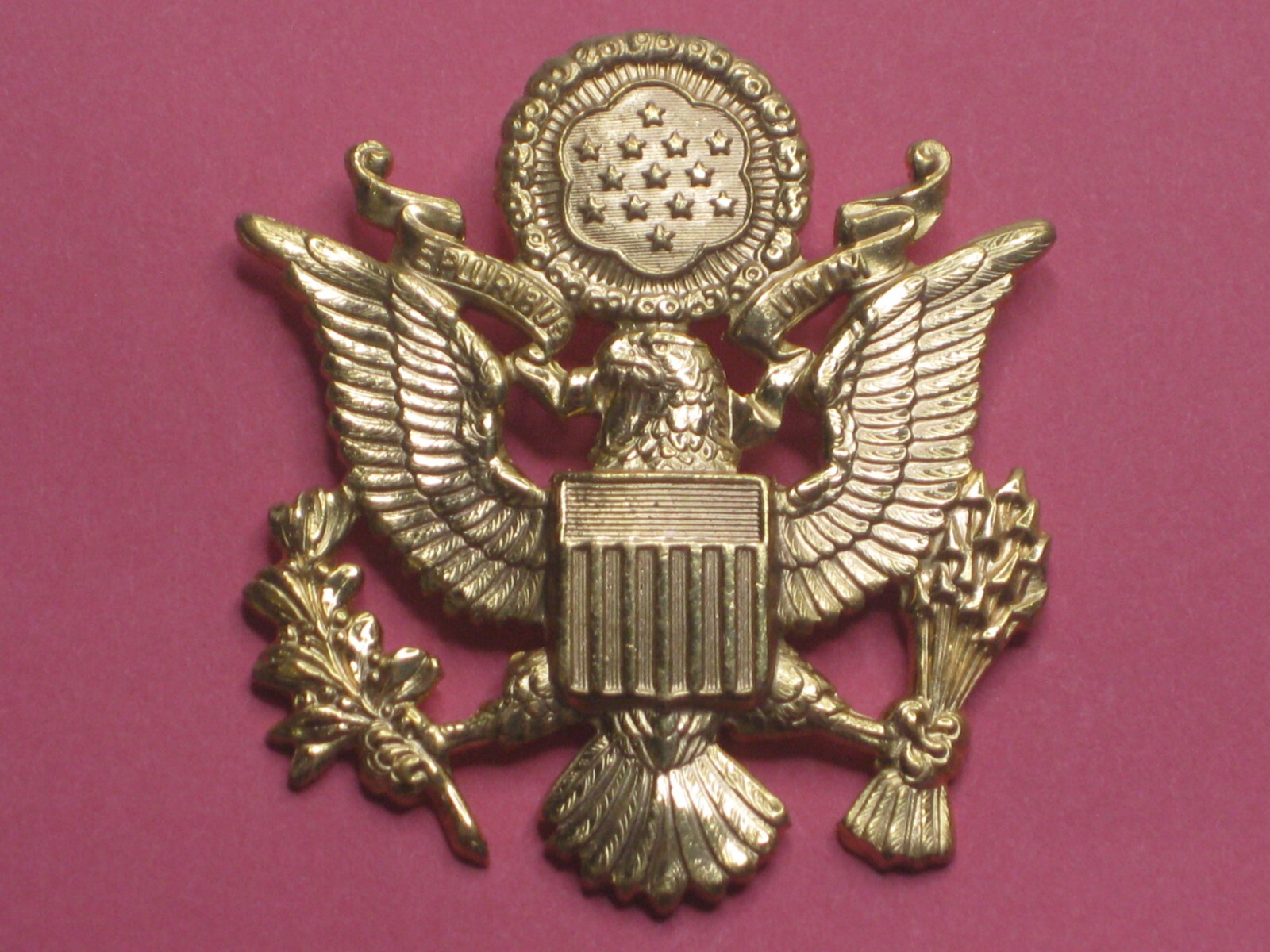 American Eagle Military Gold Toned Metal Army badge Pin HLP E PLURIBUS UNUM