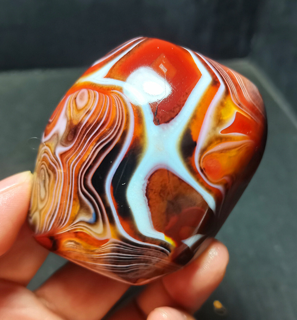 TOP 176G Natural Polished Silk Banded Lace Agate Stone Madagascar WYY2580