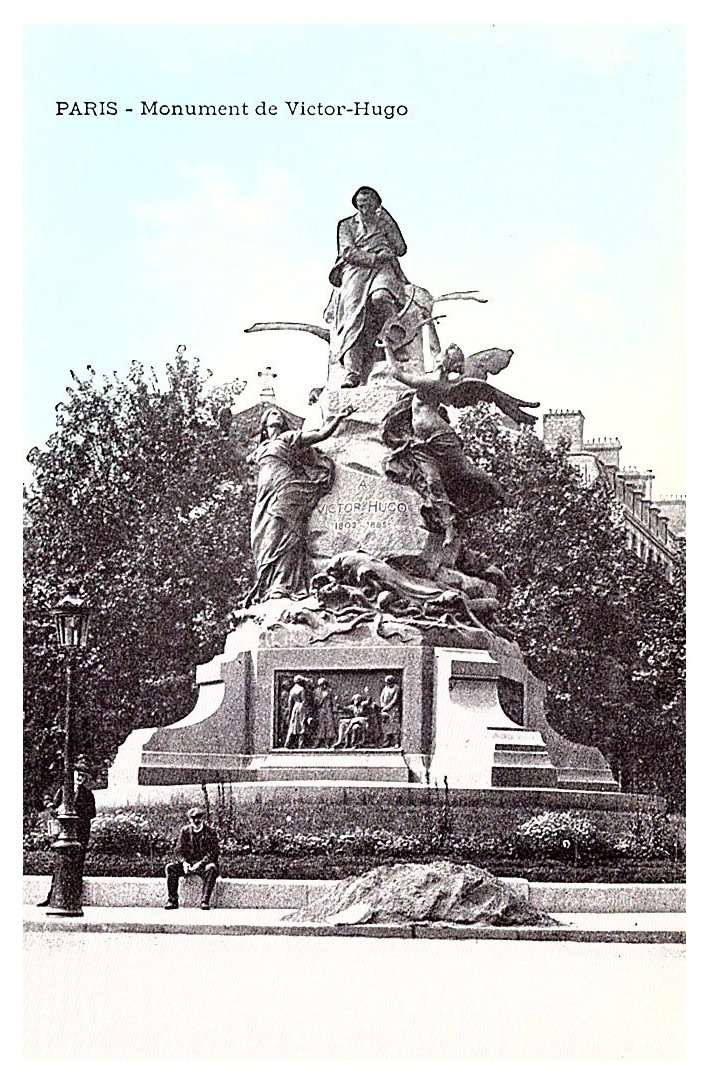 France Paris ,   Monument de Victor - Hugo