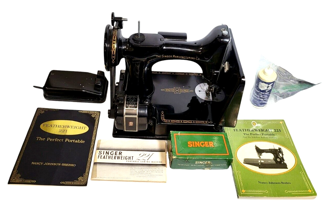 Beautiful Vintage FEATHERWEIGHT 221 SINGER Sewing Machine +CASE & MORE  AM787977